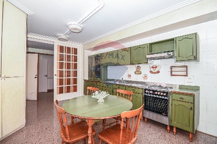 Foto Appartamento in Via Venezia, Comiso Centro di 162 m² con 8 locali