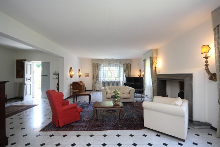 Foto Villa unifamiliare in via pradalino, Camaiore Camaiore Paese di 400 m²