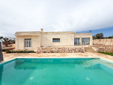 Foto Villa unifamiliare in la rupe, Ostuni di 250 m² con 7 locali
