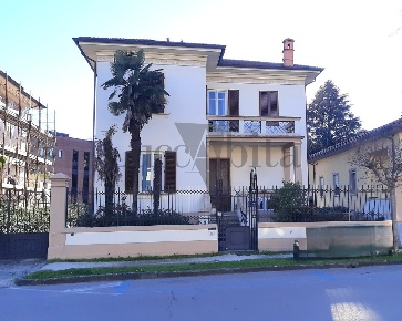 Foto Villa unifamiliare in Via Pisana 319, Lucca Sant'Anna di 218 m²