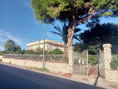 Foto Villa unifamiliare a Castelvetrano Centro di 200 m² con 8 locali