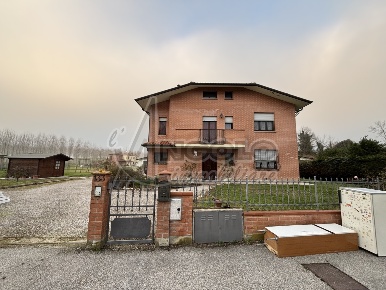 Foto Villa singola a Ferrara Francolino di 257 m² con 13 locali in vendita