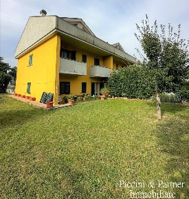 Foto Villa a schiera in Via della Lavanda, Gubbio di 210 m² con 8 locali