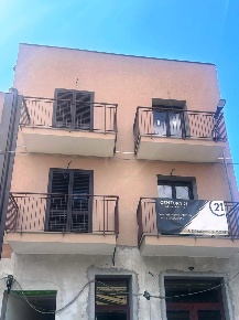 Foto Appartamento in Via Roma 177, Mascalucia Centro di 140 m² con 5 locali