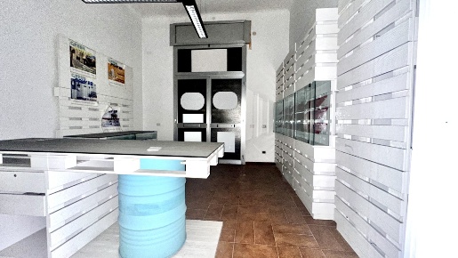 Foto Locale commerciale a Taranto Borgo di 58 m² con 2 locali in affitto