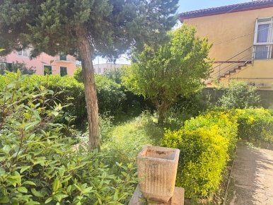 Foto Villa unifamiliare a Livorno Salviano di 160 m² con 6 locali