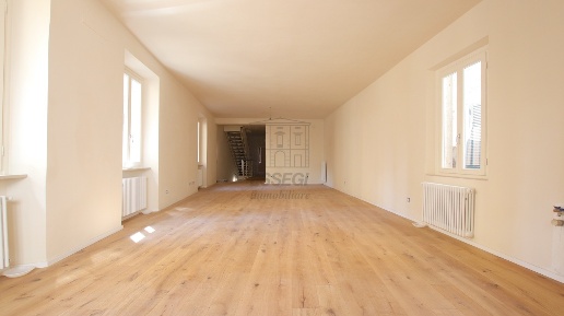 Foto Appartamento in Piazza San Michele, Lucca di 190 m² con 6 locali