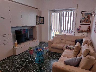 Foto Appartamento in Via Monterosso, Carrara Centro di 100 m² con 5 locali