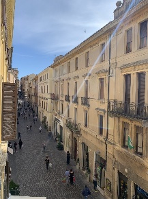 Foto Appartamento in corso mazzini, Osimo Centro di 120 m² con 6 locali