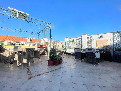 Foto Appartamento in Piazza del Popolo 8, Savona Centro Storico di 244 m²