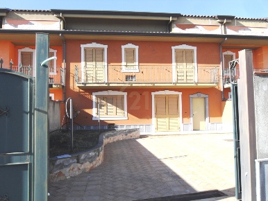 Foto Villa unifamiliare a Mascalucia Centro di 230 m² con 5 locali