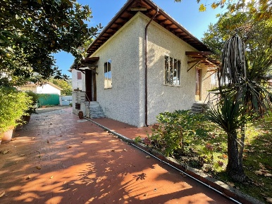 Foto Villa singola a Camaiore in vendita