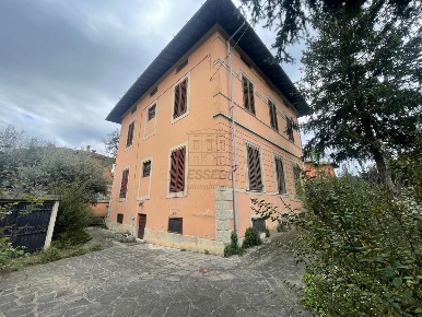 Foto Villa unifamiliare in Viale Luporini  97, Lucca Sant'Anna di 300 m²