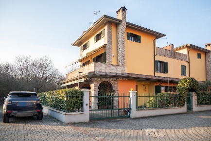 Foto Villa unifamiliare in Via Austria 20, Castelfranco Emilia in vendita