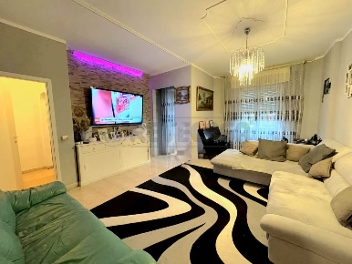 Foto Appartamento in Via Carlo Vittori, Cremona Po di 120 m² con 3 locali