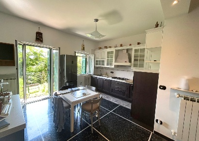 Foto Appartamento in Via Coronata 69, Genova Cornigliano di 83 m²