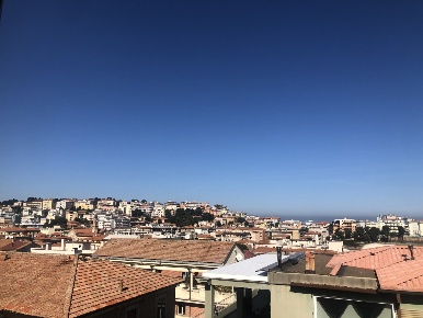 Foto Appartamento in Via Tommasi, Ancona Adriatico di 130 m² con 5 locali