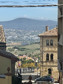 Foto Villa a schiera in Via pompeiana, Osimo Centro di 200 m² con 10 locali