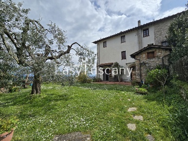 Foto Villa bifamiliare in via per chiatri, Lucca Maggiano - San Macario