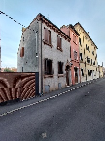 Foto Villa bifamiliare in Via Toti, Rovigo Centro Storico di 154 m²