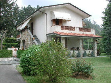 Foto Villa unifamiliare in SP1 109, Camaiore Camaiore Paese di 180 m²