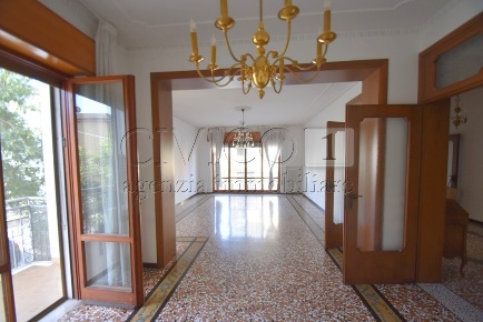 Foto Villa bifamiliare in ViaLE DELLA PACE 100, Vicenza San Pio X di 180 m²