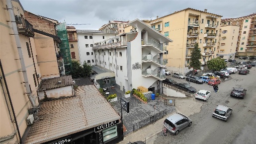 Foto Appartamento in Piazza Ogaden, Cosenza Centro di 80 m² con 4 locali