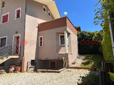 Foto Villa bifamiliare in Via Capuana 10, Avezzano Antrosano di 160 m²