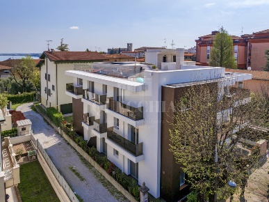 Foto Appartamento in Via Antonio Gramsci, Desenzano del Garda di 150 m²