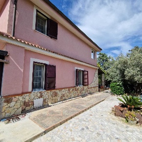 Foto Villa singola a Misilmeri Blaschi di 294 m² con 13 locali in vendita