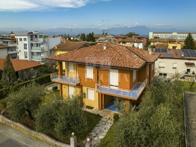 Foto Villa unifamiliare in Via San Zeno, Desenzano del Garda Rivoltella