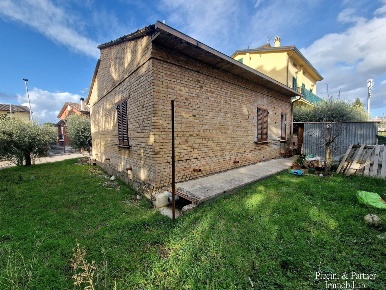 Foto Villa unifamiliare in Via Bruno Buozzi, Assisi di 100 m² con 5 locali