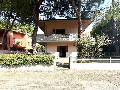 Foto Villa singola a Cervia Milano Marittima con 4 locali in vendita