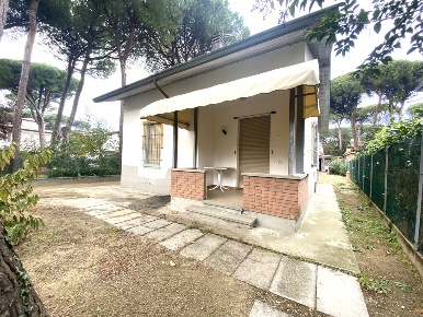 Foto Villa unifamiliare a Cervia Milano Marittima con 5 locali in vendita