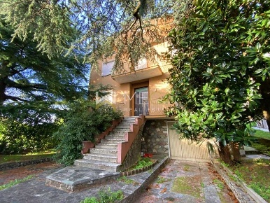 Foto Villa in Via Vighenzi, Desenzano del Garda in vendita