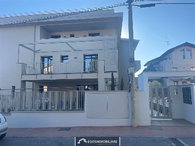 Foto Appartamento in Via Sirmione 21, Desenzano del Garda Desenzano Centro