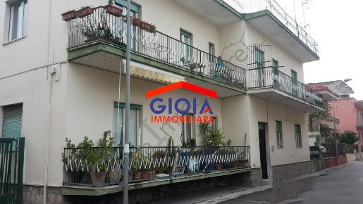 Foto Appartamento in via Savona, Mondragone di 90 m² con 4 locali