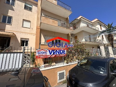 Foto Appartamento in VIA DELLA RIFIORITA, Mondragone di 165 m² in vendita