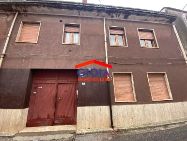 Foto Appartamento in via Diopoldo Alemanno 18, Mondragone di 66 m²
