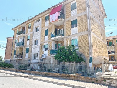 Foto Appartamento in via Duca Degli Abruzzi 197, Mondragone di 140 m²