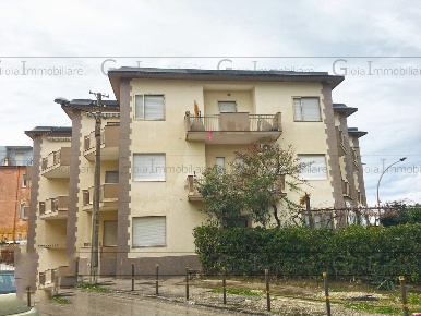 Foto Appartamento in via Colonnello Oliveti, Mondragone di 91 m² in vendita