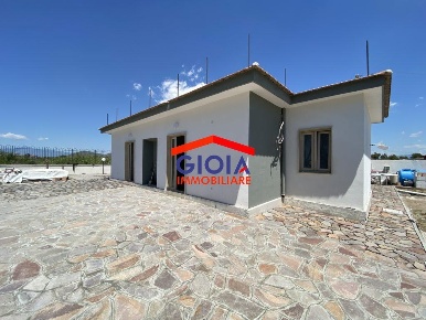 Foto Appartamento a Mondragone di 120 m² con 5 locali in vendita