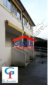 Foto Villa unifamiliare in via Domiziana, Mondragone di 530 m² con 5 locali