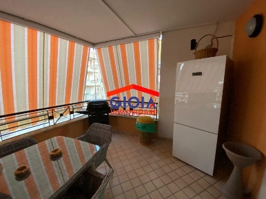 Foto Appartamento in piazza falcone, Mondragone di 100 m² con 4 locali