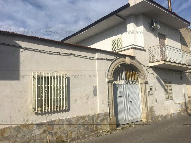 Foto Appartamento in via Fratelli Bencivenga, Mondragone di 250 m²