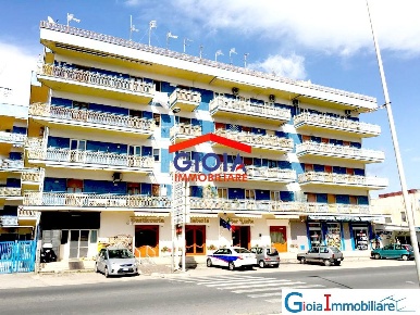 Foto Appartamento in via Domiziana 270, Mondragone di 130 m² con 3 locali