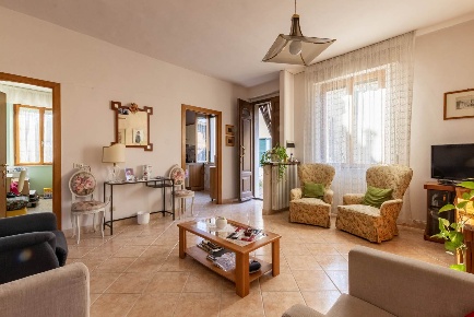 Foto Appartamento a Siena Fuori Porta Pispini di 86 m² con 5 locali