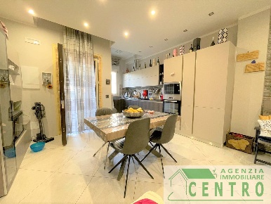 Foto Appartamento a Poggibonsi Centro di 100 m² con 4 locali in vendita