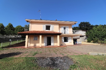 Foto Villa singola in Strada vecchia Torino, Bra di 130 m² con 8 locali