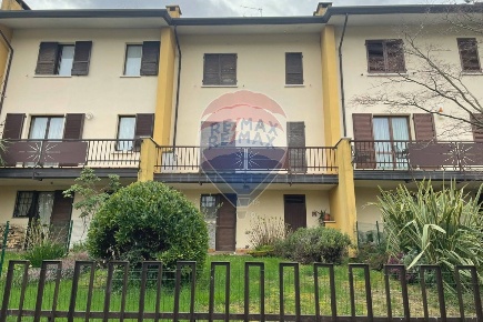 Foto Villa a schiera in Via Piero Gobetti, Desenzano del Garda di 200 m²